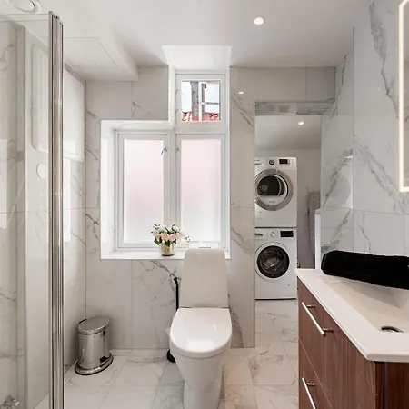 Newly Renovated 1 Bedroom In Heart Of Apartamento Bergen