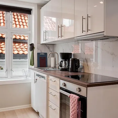 Apartamento Newly Renovated 1 Bedroom In Heart Of Bergen