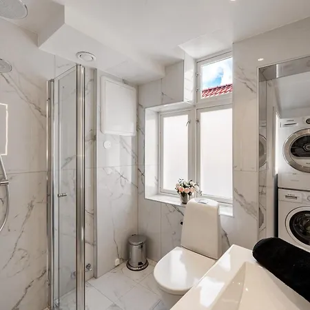 Newly Renovated 1 Bedroom In Heart Of * Берген
