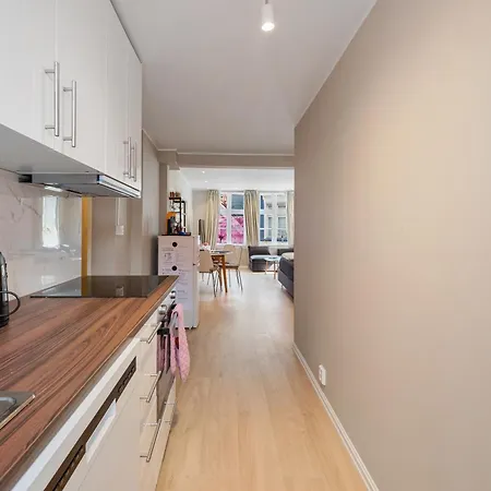 Newly Renovated 1 Bedroom In Heart Of *