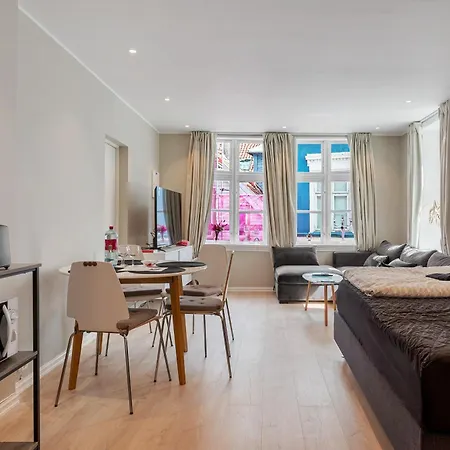 Апартаменты Newly Renovated 1 Bedroom In Heart Of