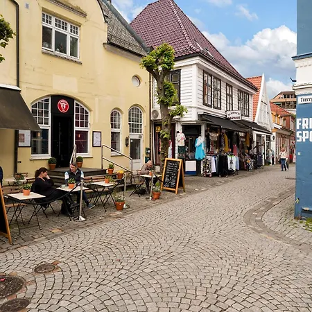 Newly Renovated 1 Bedroom In Heart Of Апартаменты *