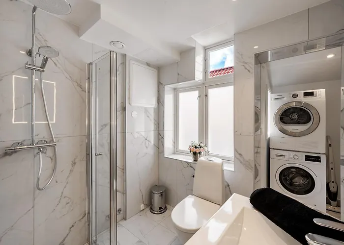 Newly Renovated 1 Bedroom In Heart Of * Bergen